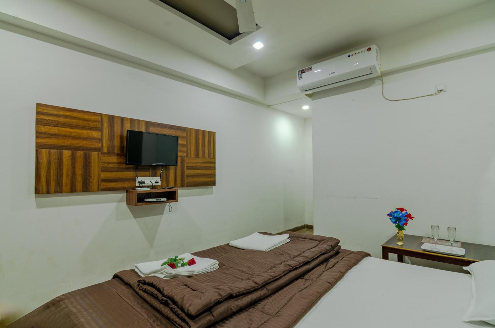 White House Beach Resort, Nagaon Exterior photo