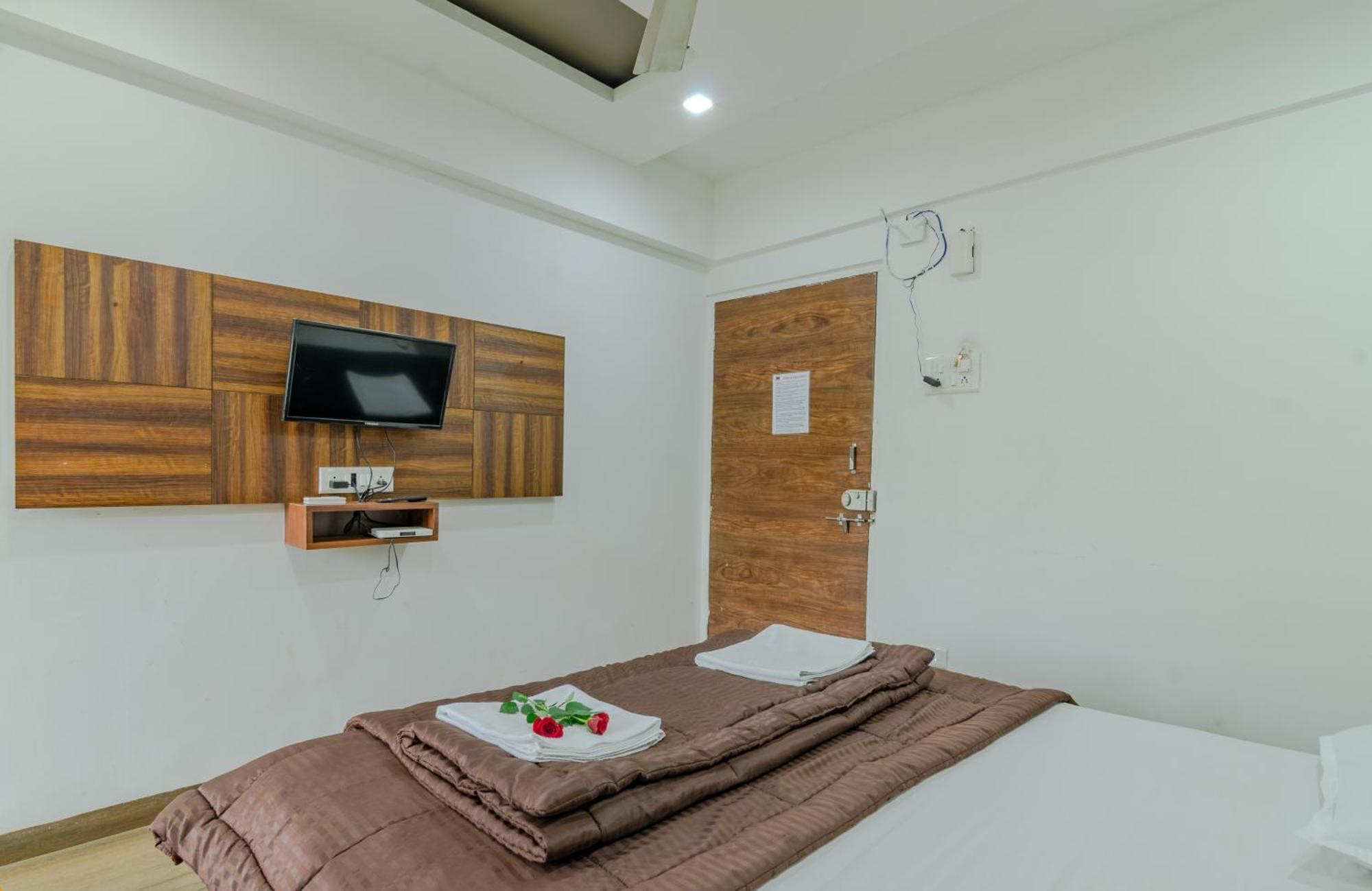 White House Beach Resort, Nagaon Exterior photo